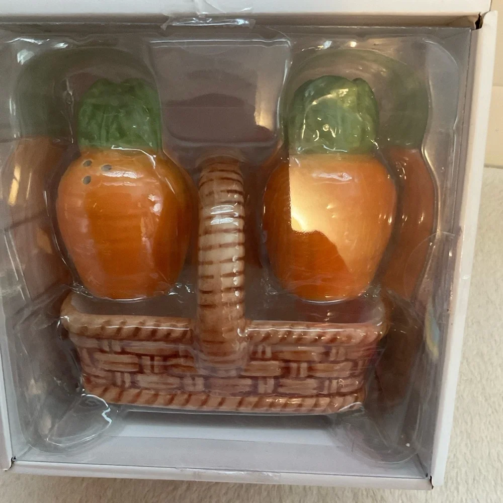 Orange & Green Decorative Salt and Pepper Shaker Set - Home Kitchen